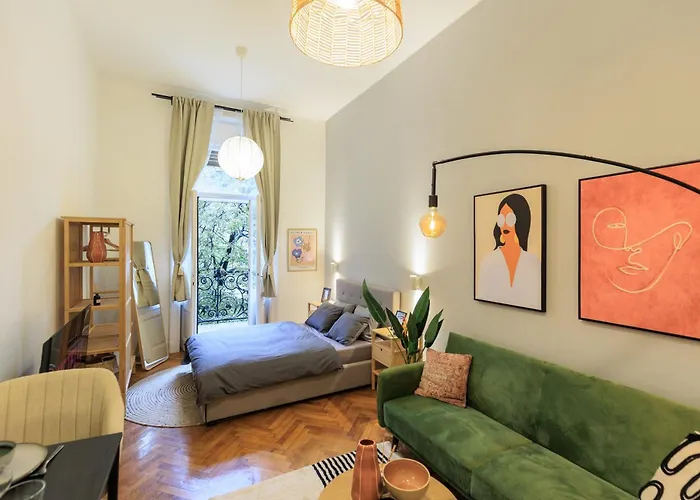 Designer With Balcony Apartman Budapest