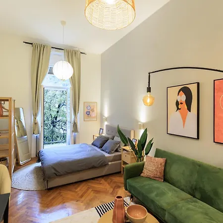 Designer With Balcony Apartment Budapest